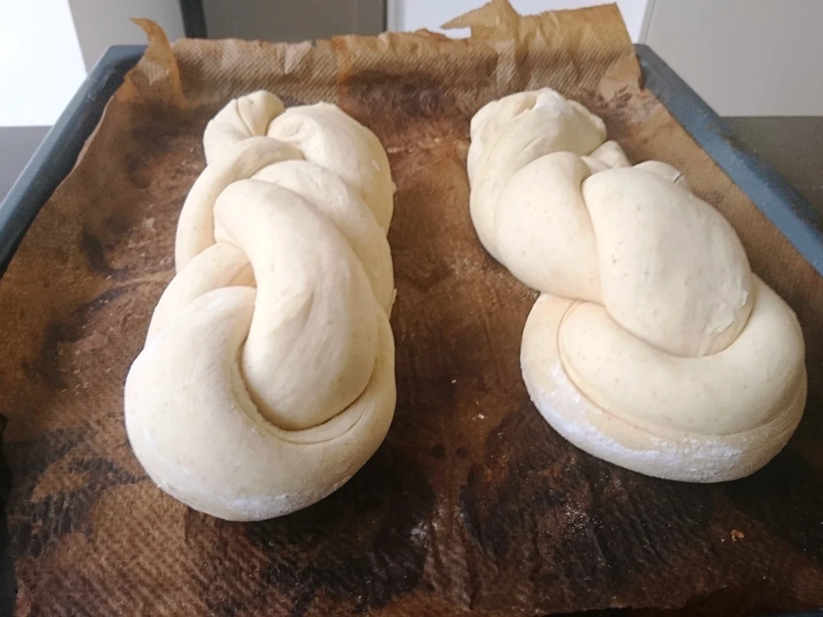 Rezept: Schweizer Sonntagszopf Bild Nr. 9930 Schweizer Sonntagszopf - Rezept - Bild Nr. 9930