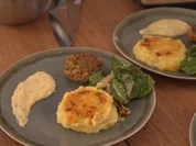 Quinoa-Frikadelle mit Senfdip und gebackenem Kartoffelstampf - Rezept - Bild Nr. 2