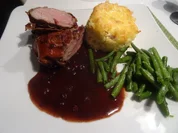 Wildschweinlachs im Schinkenmantel mit Preiselbeer-Soße und Kartoffel-Auflauf - Rezept - Bild Nr. 2