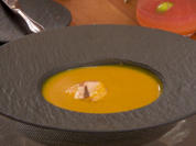 Rezept: Kรผrbissuppe mit gebratenen Jakobsmuscheln Bild Nr. 2 Kรผrbissuppe mit gebratenen Jakobsmuscheln - Rezept - Bild Nr. 2