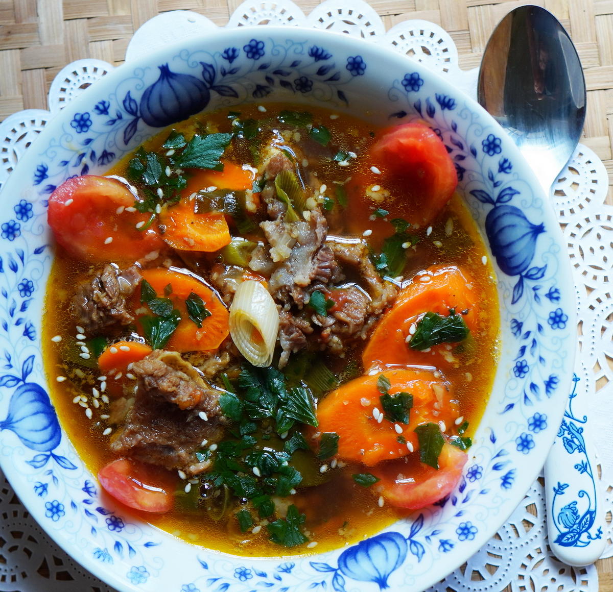 Balinesische, würzig-scharfe Rindfleischsuppe mit Gemüse - Rezept - Bild Nr. 2