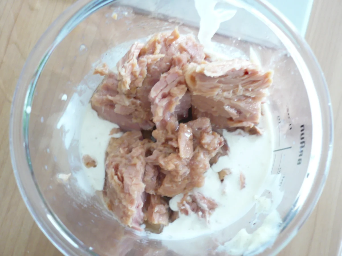 Feldsalat mit Thunfisch - Aioli und Apfel-Speckspalten - Rezept - Bild Nr. 4