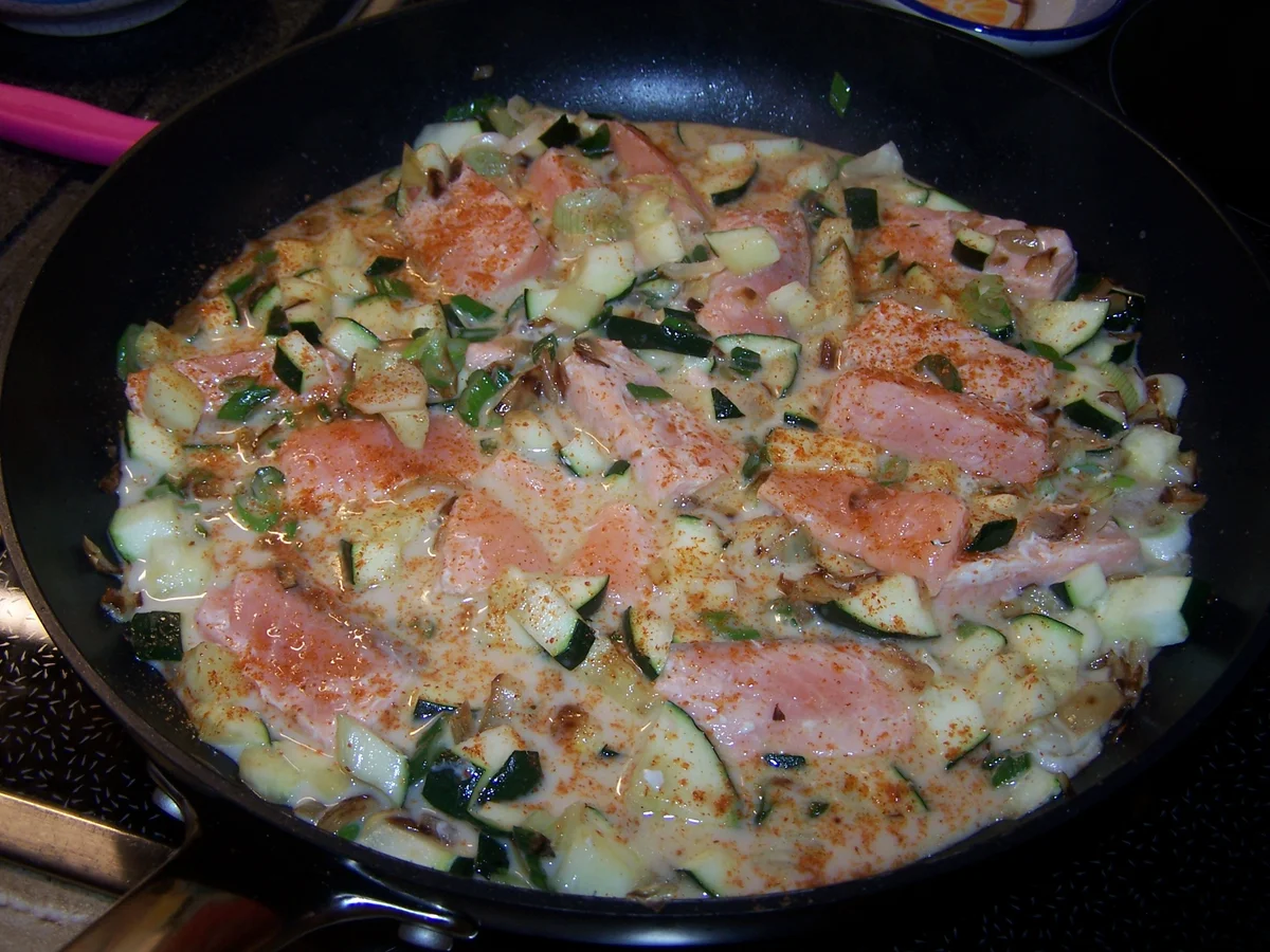 Rezept: Lachs-Gemüse-Nudel Pfanne Bild Nr. 9945 Lachs-Gemüse-Nudel Pfanne - Rezept - Bild Nr. 9945