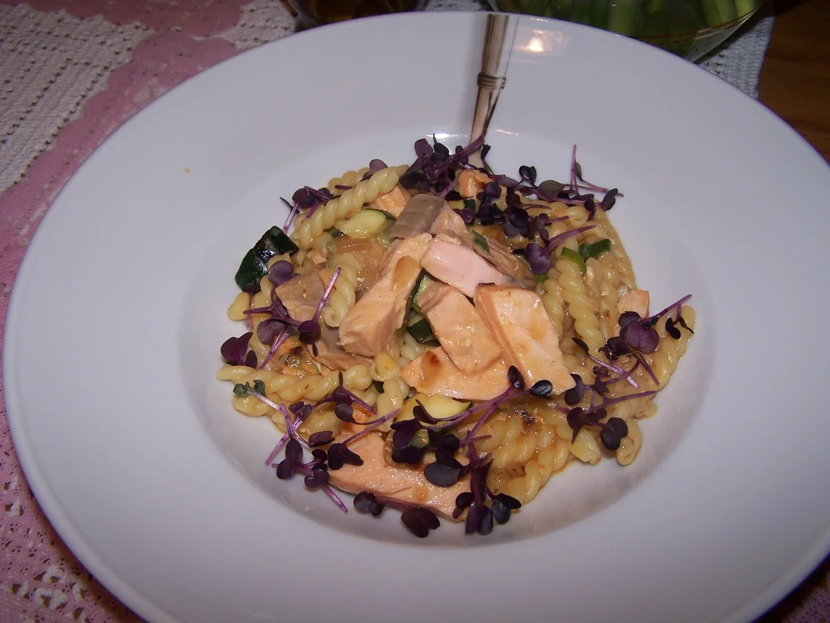 Rezept: Lachs-Gemüse-Nudel Pfanne Bild Nr. 9946 Lachs-Gemüse-Nudel Pfanne - Rezept - Bild Nr. 9946