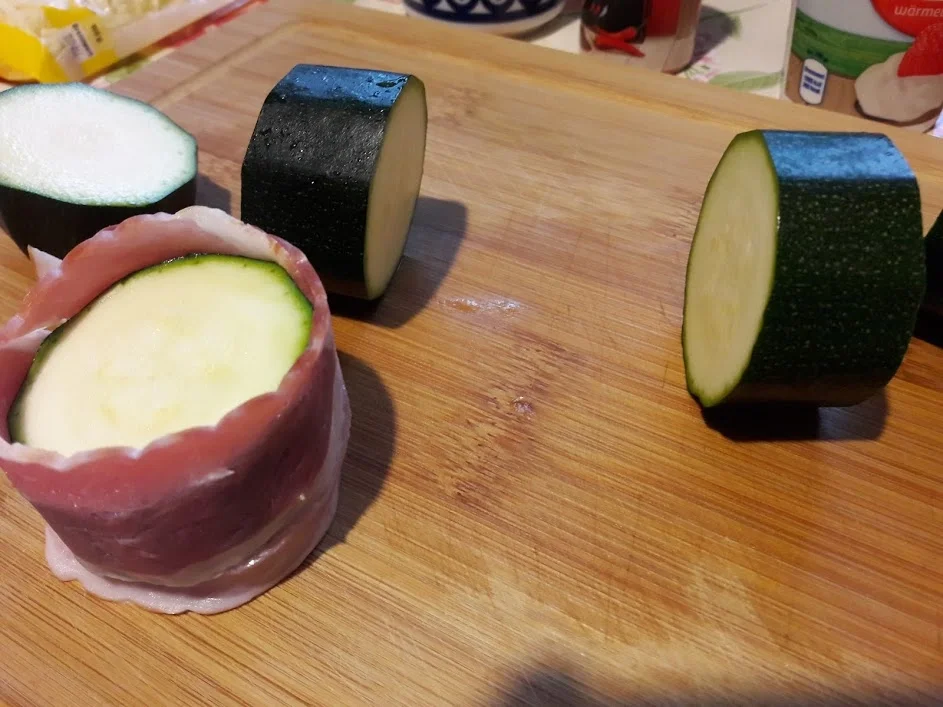 Zucchini und Schweinefilet im Speckmantel - Rezept - Bild Nr. 9939
