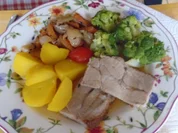 Rezept: Schweinenackenbraten mit Brokkoli und Kartoffeln Bild Nr. 2 Schweinenackenbraten mit Brokkoli und Kartoffeln - Rezept - Bild Nr. 2