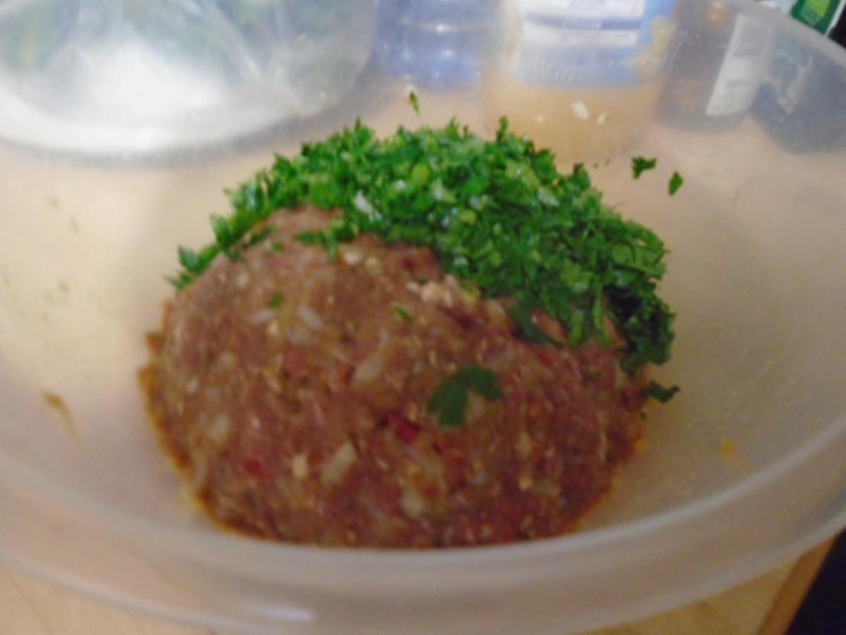 Kartoffel-Rindfleisch-Buletten mit Petersilien-Sauce, Blumenkohl und Drillingen - Rezept - Bild Nr. 11