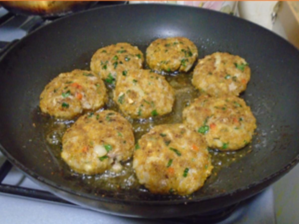 Kartoffel-Rindfleisch-Buletten mit Petersilien-Sauce, Blumenkohl und Drillingen - Rezept - Bild Nr. 16