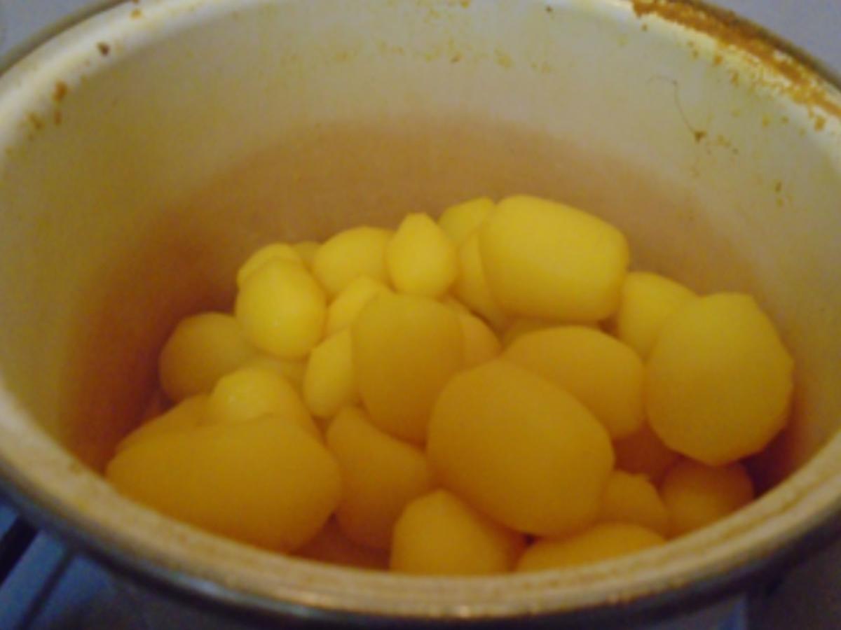 Kartoffel-Rindfleisch-Buletten mit Petersilien-Sauce, Blumenkohl und Drillingen - Rezept - Bild Nr. 27