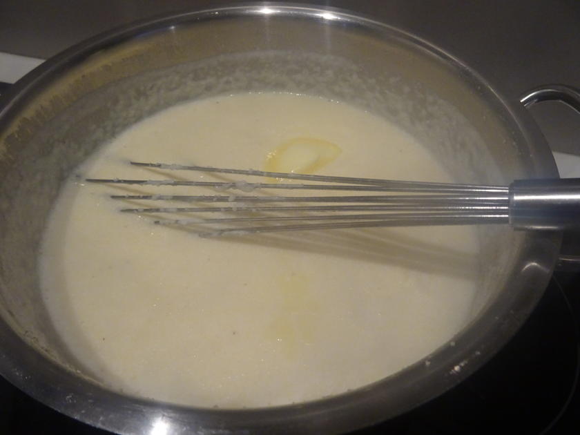 Hühnerbrust-Filet gefüllt, im Parmesan-Mantel, cremiger Polenta und ...