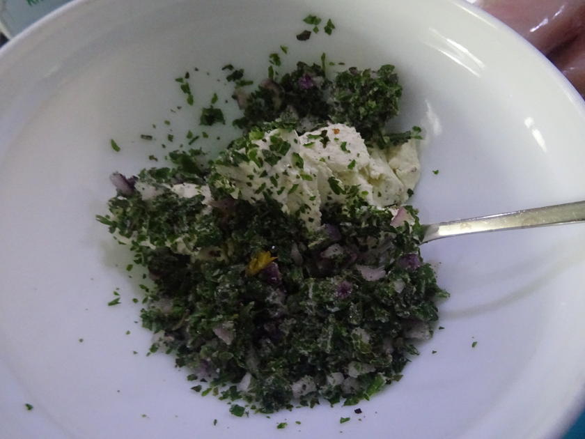 Hühnerbrust-Filet gefüllt, im Parmesan-Mantel, cremiger Polenta und ...
