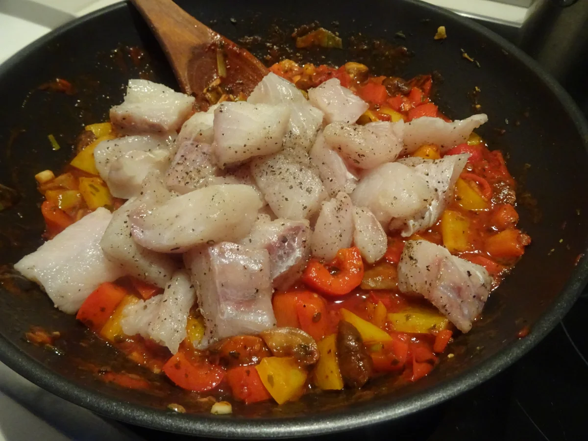 Mediterrane Fisch-Pfanne mit Spinat-Pappardelle - Rezept - Bild Nr. 4