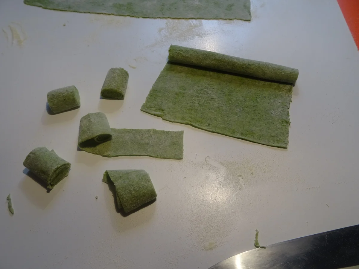 Mediterrane Fisch-Pfanne mit Spinat-Pappardelle - Rezept - Bild Nr. 9