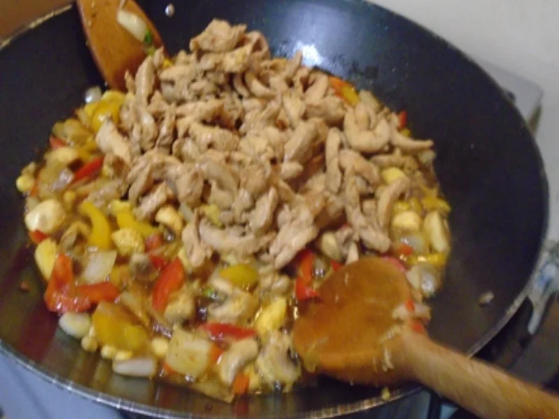 Gelber Reis mit Hähnchenbrustfilet und Gemüsemix - Rezept - Bild Nr. 9966