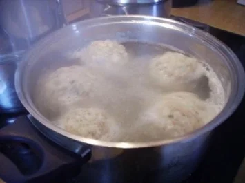 Rezept: Wiener Semmelknödel Wiener Semmelknödel - Rezept