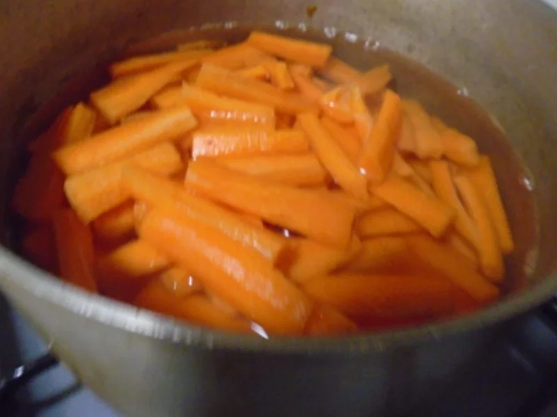 Kabeljaufilet mit Möhren-Honig-Sticks und Kartoffelstampf - Rezept - Bild Nr. 6