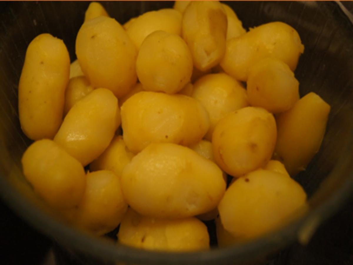 Matjesfilets mit Zwiebelringen, herzhaften Bratkartoffeln und Rote Bete - Rezept - Bild Nr. 5