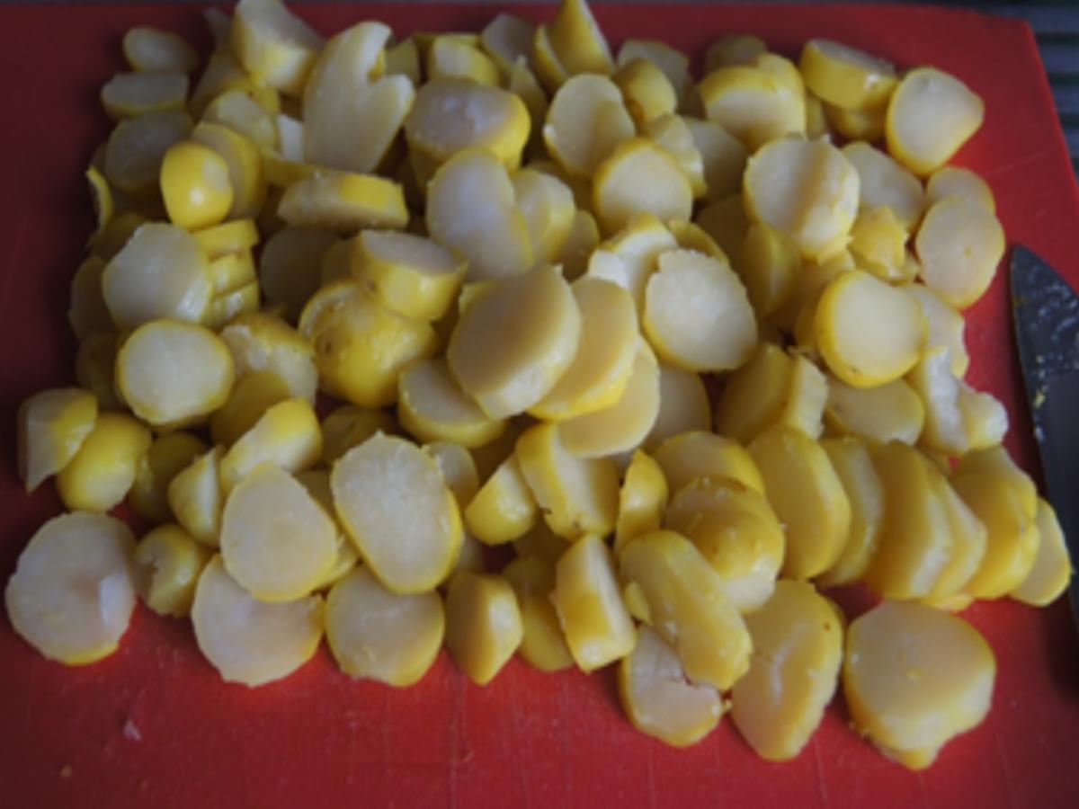 Matjesfilets mit Zwiebelringen, herzhaften Bratkartoffeln und Rote Bete - Rezept - Bild Nr. 6