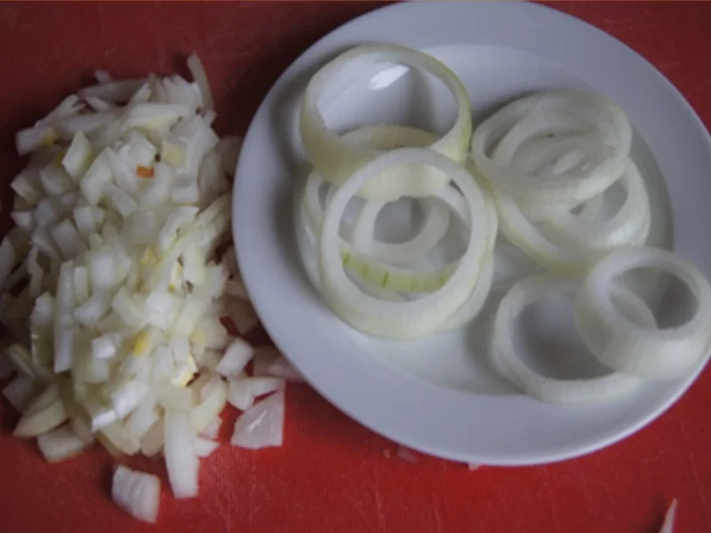 Matjesfilets mit Zwiebelringen, herzhaften Bratkartoffeln und Rote Bete - Rezept - Bild Nr. 7