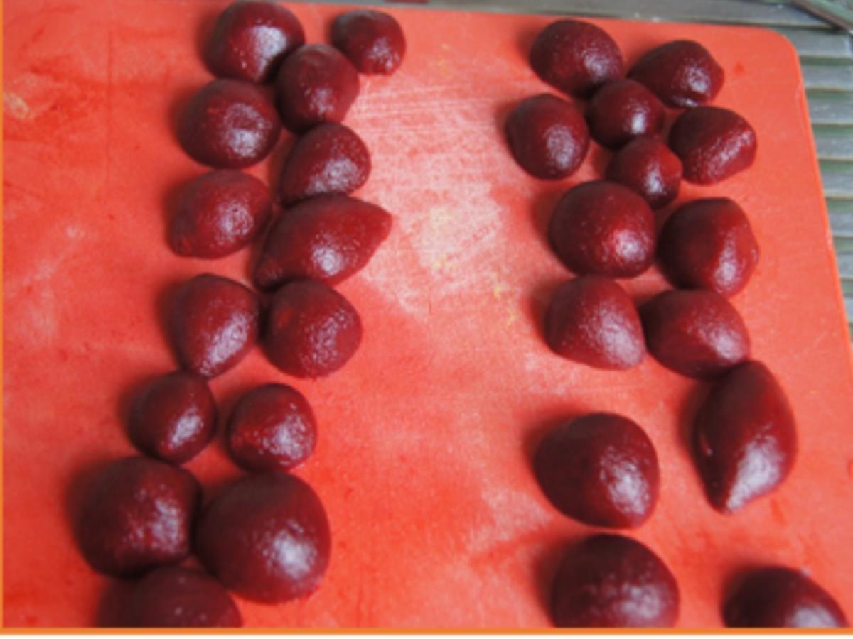 Matjesfilets mit Zwiebelringen, herzhaften Bratkartoffeln und Rote Bete - Rezept - Bild Nr. 8