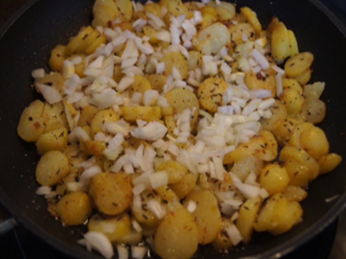 Matjesfilets mit Zwiebelringen, herzhaften Bratkartoffeln und Rote Bete - Rezept - Bild Nr. 10