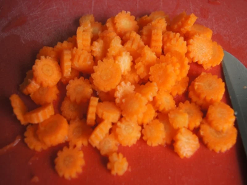 Rezept: Rindfleischsuppe mit Beinscheibe, Markknochen, Gemüse und Leberknödel Bild Nr. 7 Rindfleischsuppe mit Beinscheibe, Markknochen, Gemüse und Leberknödel - Rezept - Bild Nr. 7