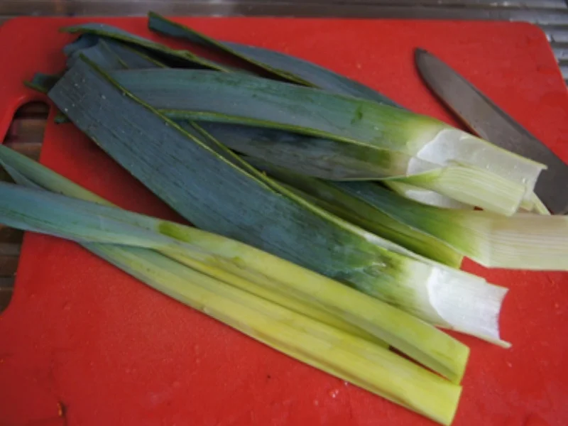 Rezept: Rindfleischsuppe mit Beinscheibe, Markknochen, Gemüse und Leberknödel Bild Nr. 11 Rindfleischsuppe mit Beinscheibe, Markknochen, Gemüse und Leberknödel - Rezept - Bild Nr. 11