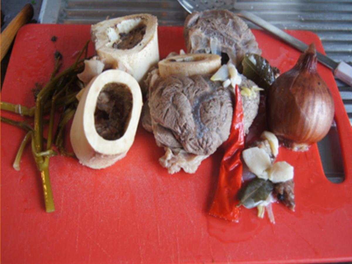 Rindfleischsuppe mit Beinscheibe, Markknochen, Gemüse und Leberknödel - Rezept - Bild Nr. 20