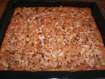 Aprikosen-Marzipan-Streuselkuchen - Rezept