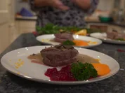 Rinderfiletmedaillons mit Trüffelsoße, handgeschabten Spätzle und Cranberrysoße - Rezept - Bild Nr. 2