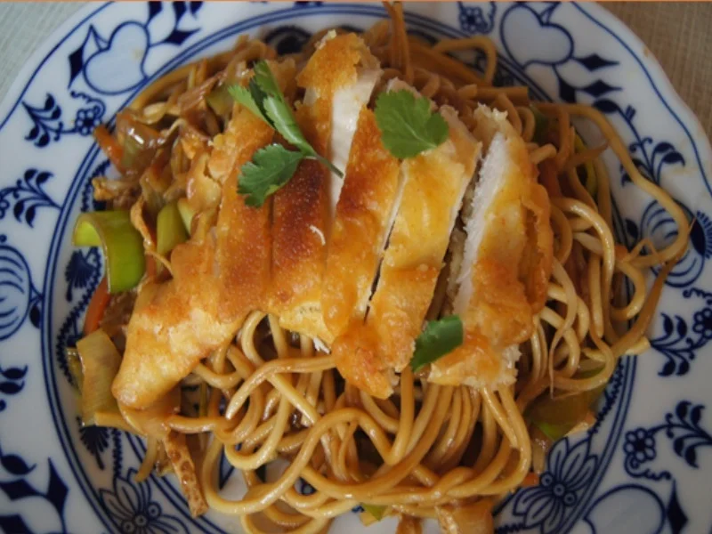 Mie-Nudeln mit Gemüse und gebratenen Eierstreifen im Wok und *) - Rezept - Bild Nr. 2