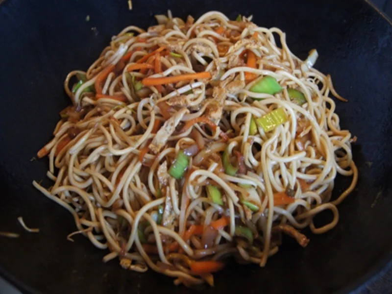 Mie-Nudeln mit Gemüse und gebratenen Eierstreifen im Wok und *) - Rezept - Bild Nr. 9963