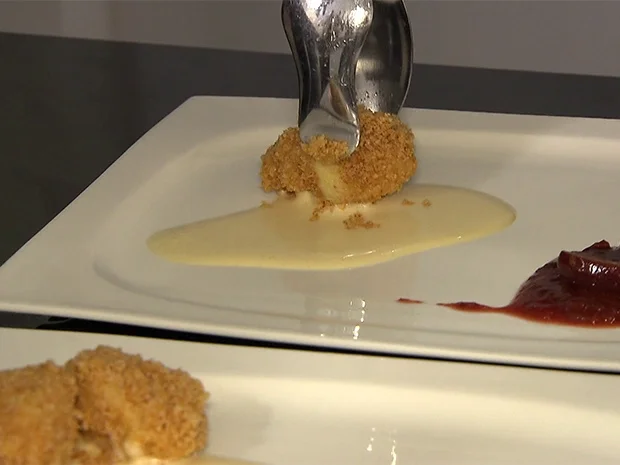 Rezept: Joe's Nocken mit Zucker-Zimt-Mäntelchen auf Zabaionespiegel mit Schuss Bild Nr. 2 Joe's Nocken mit Zucker-Zimt-Mäntelchen auf Zabaionespiegel mit Schuss - Rezept - Bild Nr. 2