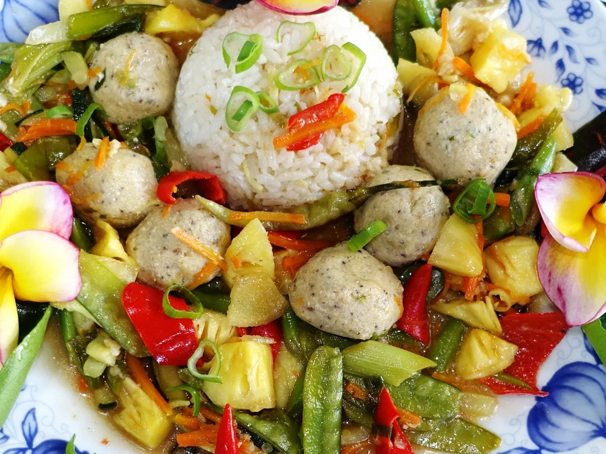 Würzige, vegane Tofu-Bällchen in süß-saurer Sauce - Rezept - Bild Nr. 2