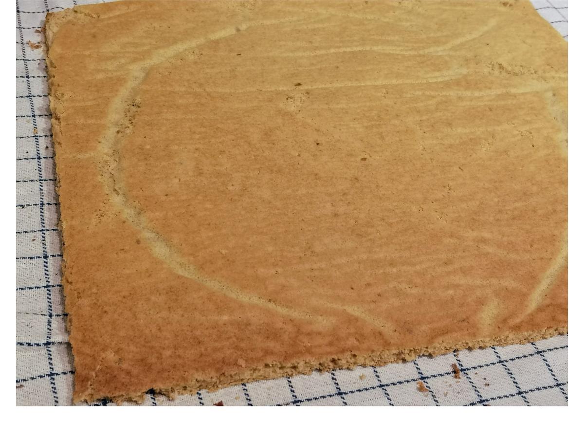 BiNe` S NUSSROLLE MIT HIMBEERCREME - einfach - von Bine13100