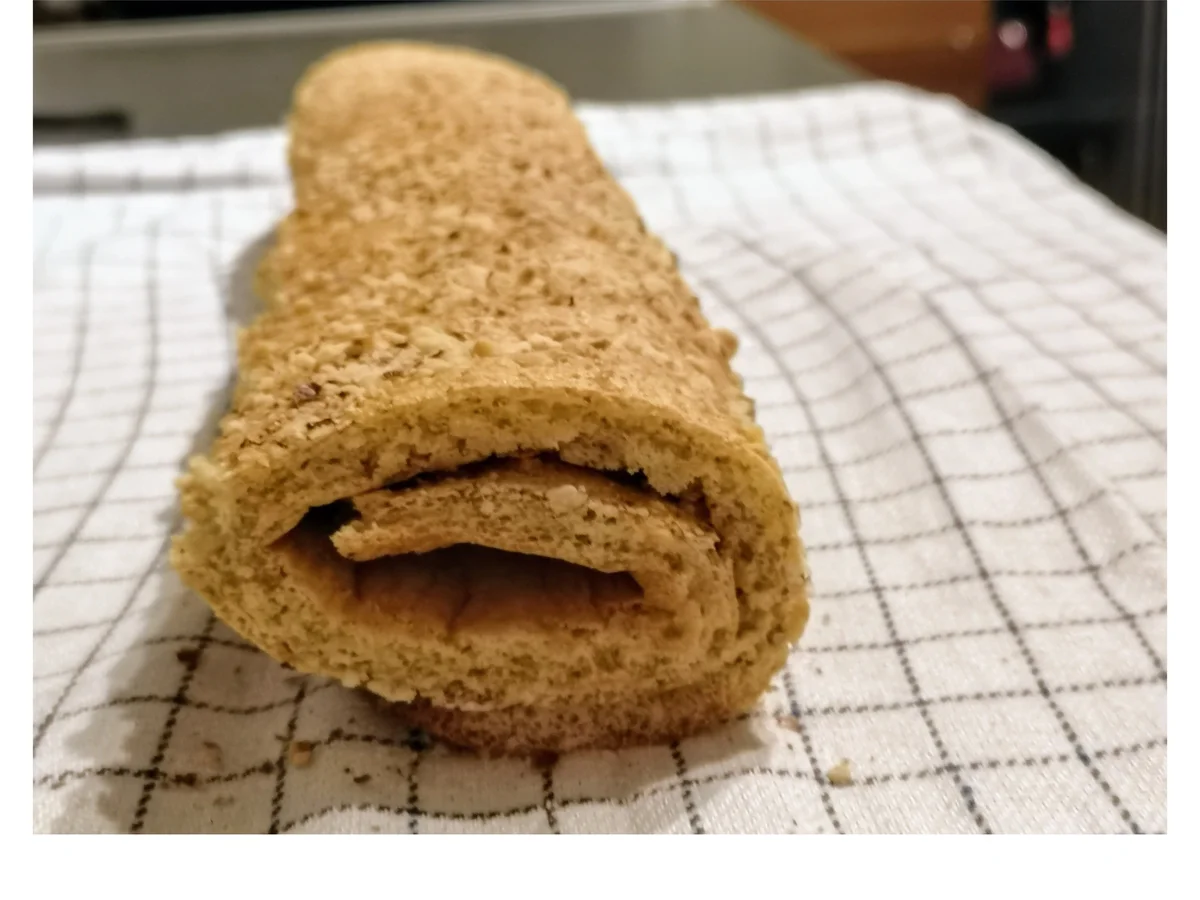 Rezept: BiNe` S NUSSROLLE MIT HIMBEERCREME Bild Nr. 4 BiNe` S NUSSROLLE MIT HIMBEERCREME - Rezept - Bild Nr. 4