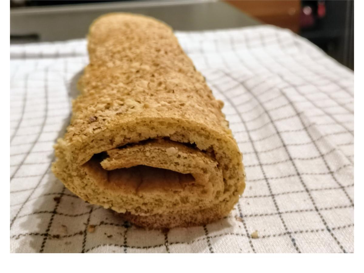 BiNe` S NUSSROLLE MIT HIMBEERCREME - einfach - von Bine13100