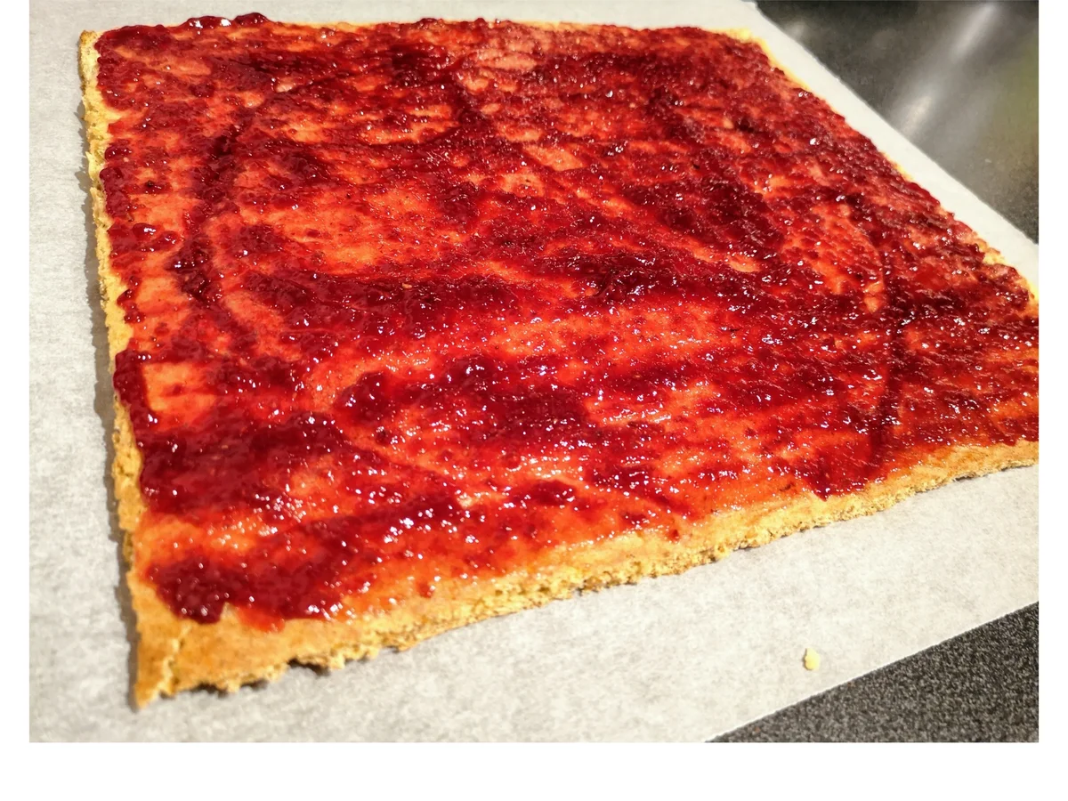 Rezept: BiNe` S NUSSROLLE MIT HIMBEERCREME Bild Nr. 6 BiNe` S NUSSROLLE MIT HIMBEERCREME - Rezept - Bild Nr. 6