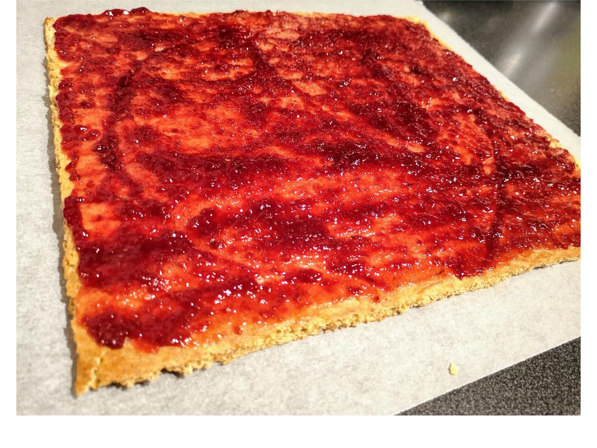 BiNe` S NUSSROLLE MIT HIMBEERCREME - einfach - von Bine13100