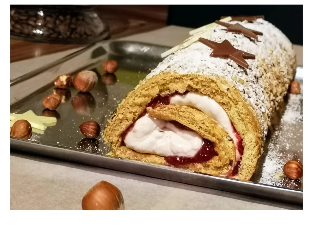 Rezept: BiNe` S NUSSROLLE MIT HIMBEERCREME Bild Nr. 8 BiNe` S NUSSROLLE MIT HIMBEERCREME - Rezept - Bild Nr. 8