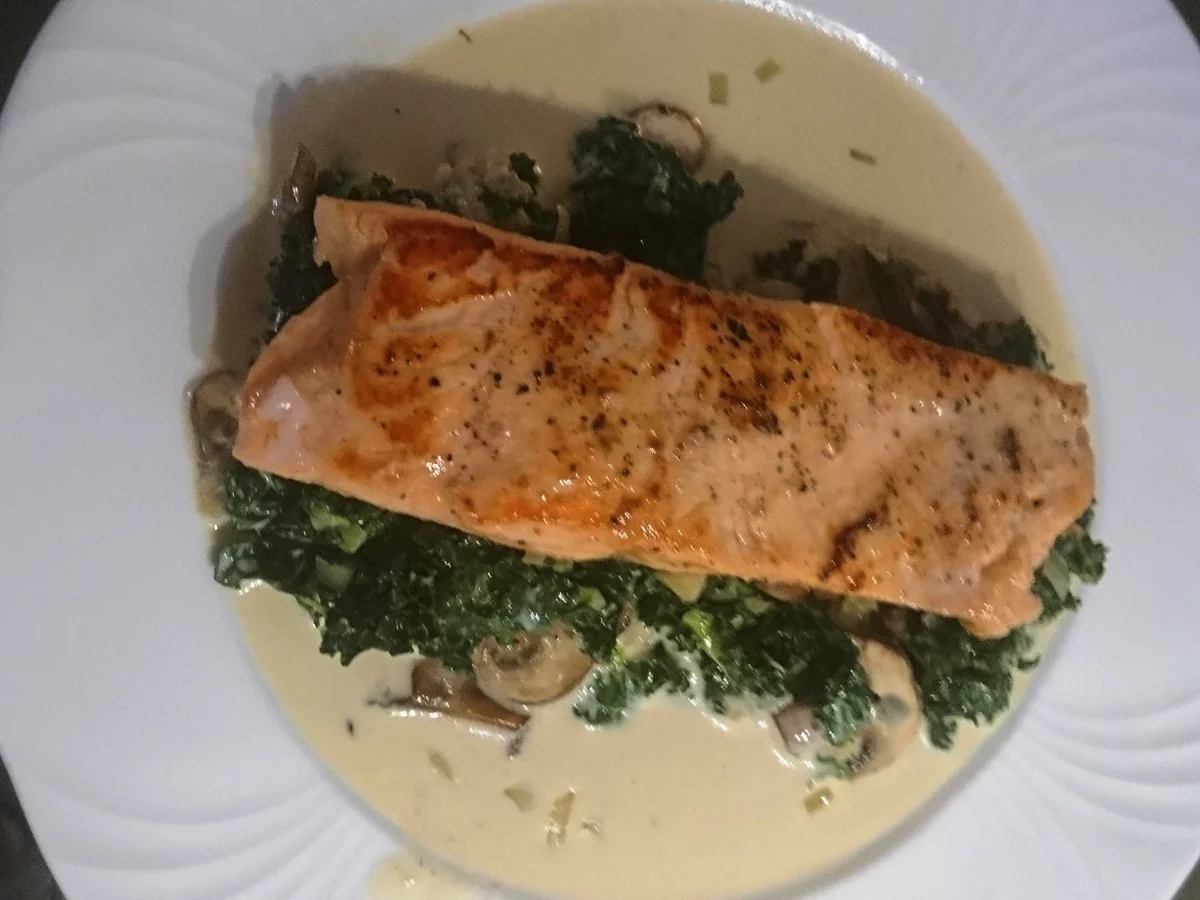 Lachsfilet auf cremigem Grünkohl - Rezept - Bild Nr. 9