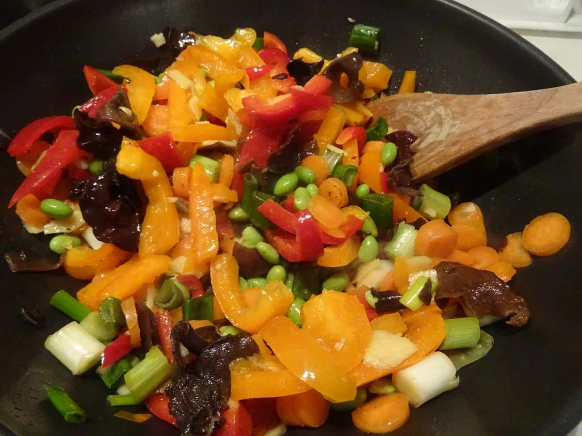 Rezept: Gänsebrust mit asiatischem Wok-Gemüse und Reis Bild Nr. 9959 Gänsebrust mit asiatischem Wok-Gemüse und Reis - Rezept - Bild Nr. 9959