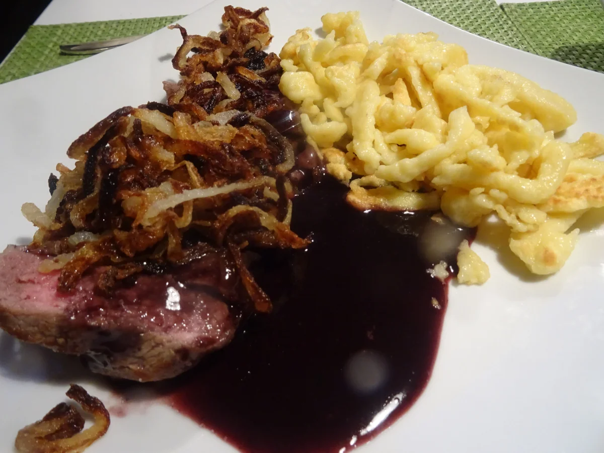 Zwiebelrostbraten, Rotweinsoße und Spätzle - Rezept - Bild Nr. 9983