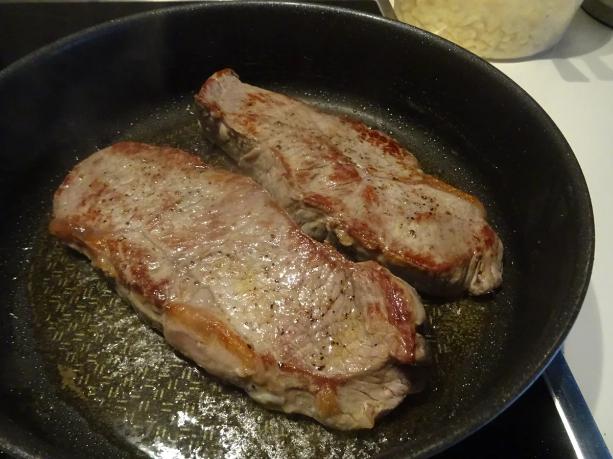 Zwiebelrostbraten, Rotweinsoße und Spätzle - Rezept - Bild Nr. 9985