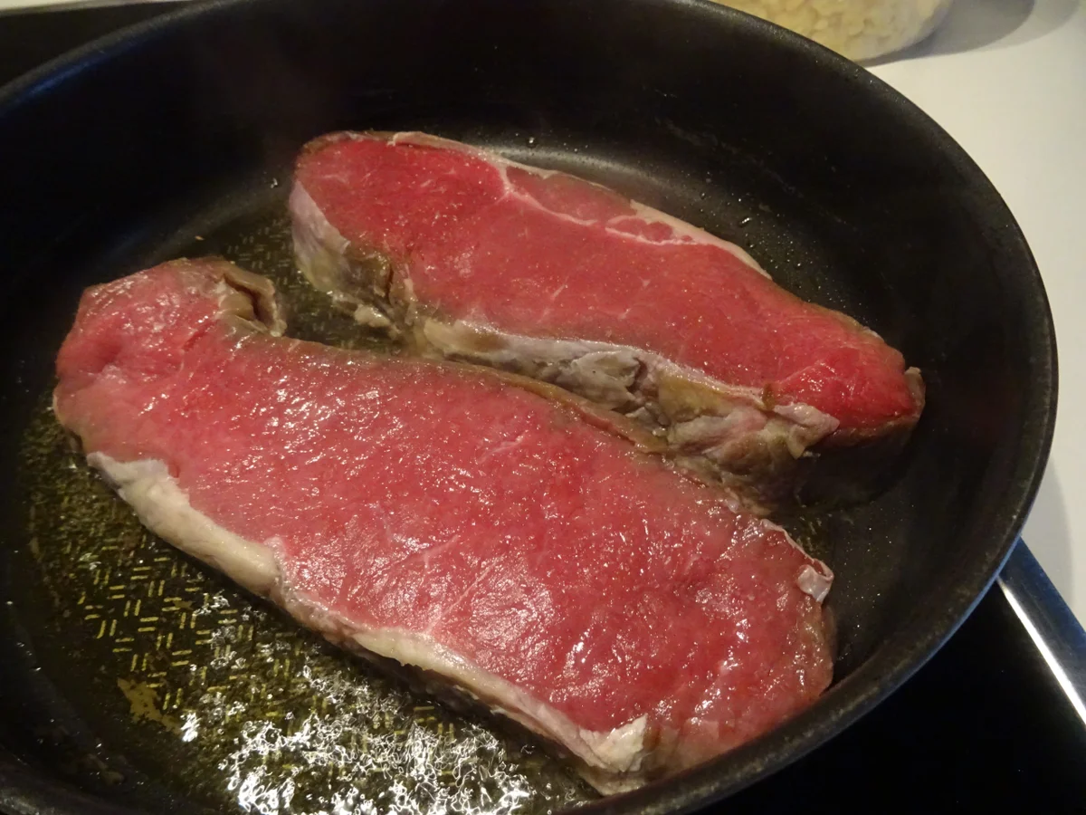 Zwiebelrostbraten, Rotweinsoße und Spätzle - Rezept - Bild Nr. 9986