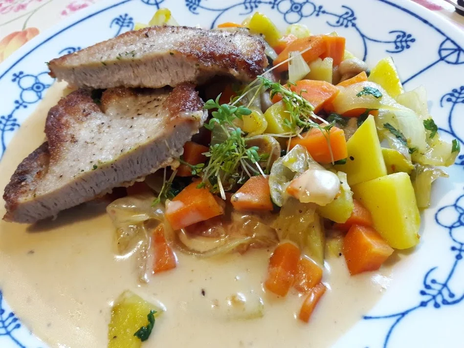 Rezept: Schnitzel auf Gemüsebett Bild Nr. 2 Schnitzel auf Gemüsebett - Rezept - Bild Nr. 2