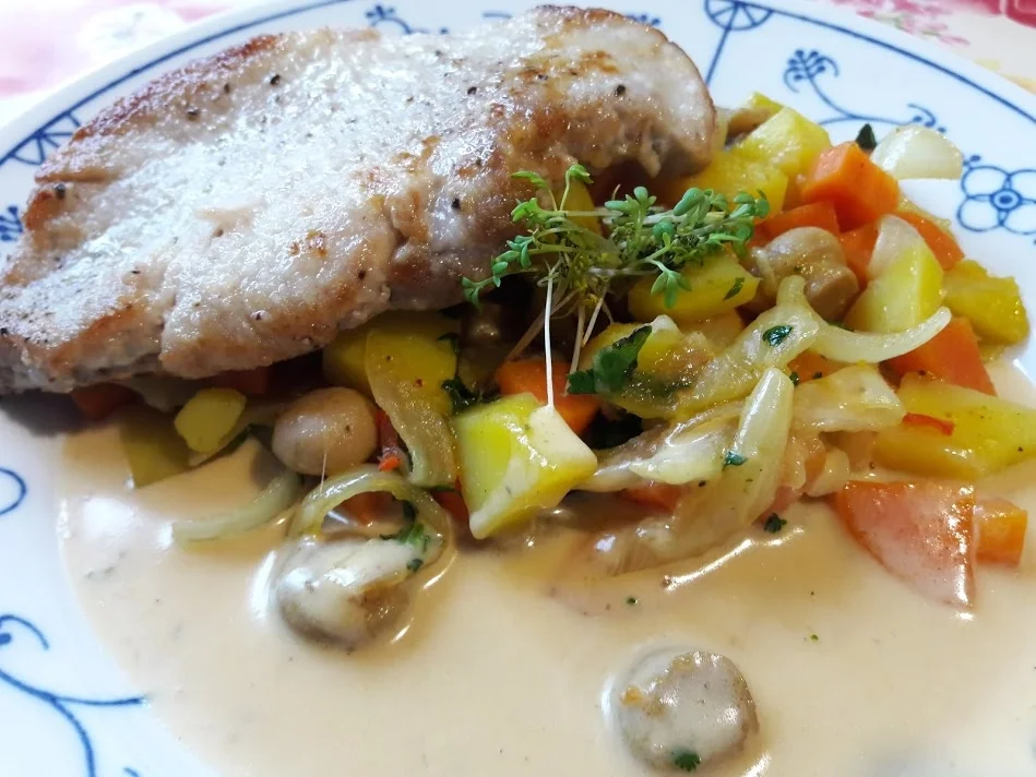 Rezept: Schnitzel auf Gemüsebett Bild Nr. 12 Schnitzel auf Gemüsebett - Rezept - Bild Nr. 12