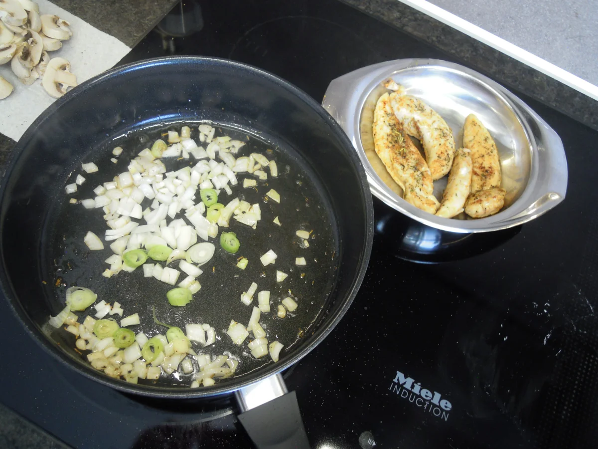 Hühnerfiletspitzen a'la Provence in Vermouthsauce - Rezept - Bild Nr. 9984