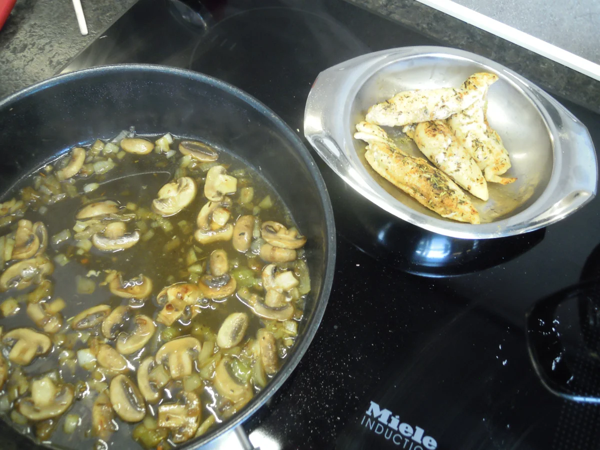 Hühnerfiletspitzen a'la Provence in Vermouthsauce - Rezept - Bild Nr. 9989