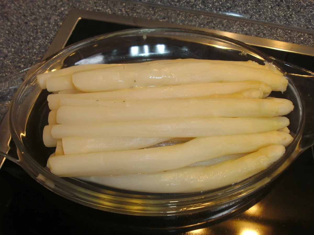 Pfannkuchen mit Spargelragout - Rezept - Bild Nr. 3